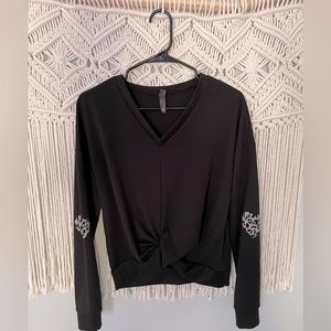 Knotted front long sleeve